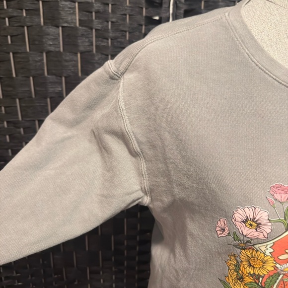 Comfort colors Floral Graphic Gray Sweatshirt Sz S - Picture 3 of 5